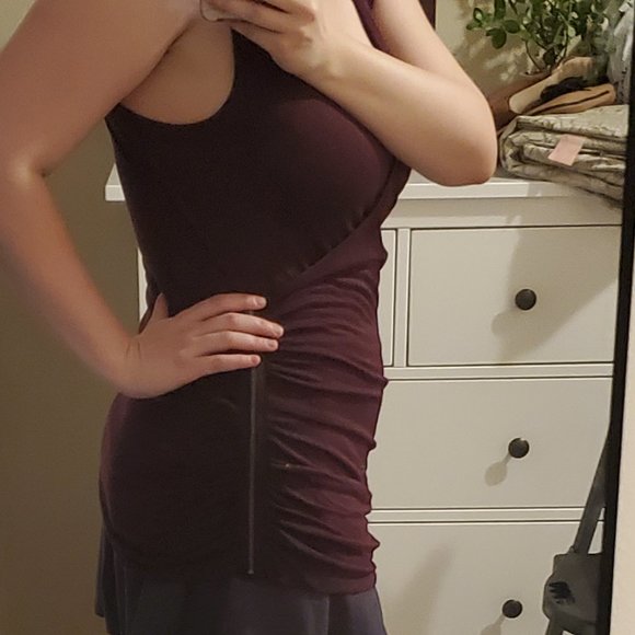 Merlot Sleeveless V-neck - Picture 2 of 5